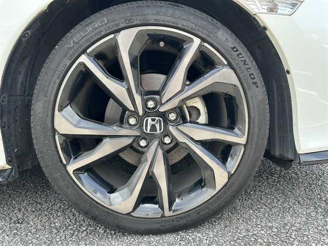 ホンダ シビック ハッチバック 静岡県 2019(平31)年 4.6万km ホワイトオーキッドパール ユーザー買取車両/純正SDナビ（VXM-194VFi）/【FM/AM/BT/CD/DVD/地デジTV】/純正LEDライト/純正18インチAW/クルーズコントロール/エンジンスタートボタン/バックカメラ/ドライブレコーダー（前後）/ETC/純正フロアマット/横滑り防止装置/レーンアシスト/コーナーセンサー/衝撃被害軽減システム/MTモード付AT/スタットレスタイヤ×4/シートヒーター/アイドリングストップ