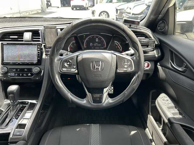 ホンダ シビック ハッチバック 静岡県 2019(平31)年 4.6万km ホワイトオーキッドパール ユーザー買取車両/純正SDナビ（VXM-194VFi）/【FM/AM/BT/CD/DVD/地デジTV】/純正LEDライト/純正18インチAW/クルーズコントロール/エンジンスタートボタン/バックカメラ/ドライブレコーダー（前後）/ETC/純正フロアマット/横滑り防止装置/レーンアシスト/コーナーセンサー/衝撃被害軽減システム/MTモード付AT/スタットレスタイヤ×4/シートヒーター/アイドリングストップ
