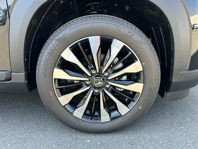 ホンダ ＷＲ－Ｖ Z 静岡県 2025(令7)年 0.1千km クリスタルブラックパール 登録時走行距離22km/Honda SENSING/Honda CONNECT for Gathers＋ナビ装着用スペシャルパッケージ/LEDフォグライト/本革巻ステアリングホイール＋セレクトレバー/アームレスト付センターコンソールボックス/リアセンターアームレスト(ドリンクホルダー付)/パーセルカバー/コンビシート(プライムスムースＸファブリック)/17インチアルミホイール(ベルリナブラック＋切削)/フルLEDヘッドライト〈デイタイムランニングランプ付〉（マニュアルレベリング/オートライトコントロール機構付）/パドルシフト/サイドカーテンエアバッグ