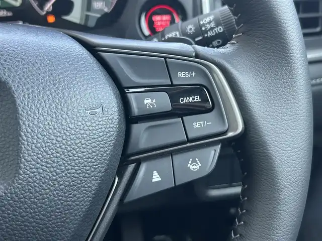 ホンダ ＷＲ－Ｖ Z 静岡県 2025(令7)年 0.1千km クリスタルブラックパール 登録時走行距離22km/Honda SENSING/Honda CONNECT for Gathers＋ナビ装着用スペシャルパッケージ/LEDフォグライト/本革巻ステアリングホイール＋セレクトレバー/アームレスト付センターコンソールボックス/リアセンターアームレスト(ドリンクホルダー付)/パーセルカバー/コンビシート(プライムスムースＸファブリック)/17インチアルミホイール(ベルリナブラック＋切削)/フルLEDヘッドライト〈デイタイムランニングランプ付〉（マニュアルレベリング/オートライトコントロール機構付）/パドルシフト/サイドカーテンエアバッグ