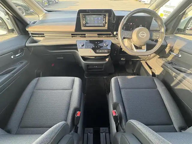 日産 セレナ ハイウェイスター V 大分県 2023(令5)年 1万km プリズムホワイト ・SDナビ(CD/DVD/SD/BT/USB)/・アラウンドビューモニター/・フルセグテレビ/・両側パワースライドドア/・プロパイロット/・エマージェンシーブレーキ/・コーナーセンサー/・ブラインドスポットモニター/・ドライブレコーダー/・オートハイビーム/・ブレーキホールド/・デジタルインナーミラー/・ステアリングリモコン/・パドルシフト/・スマートキー