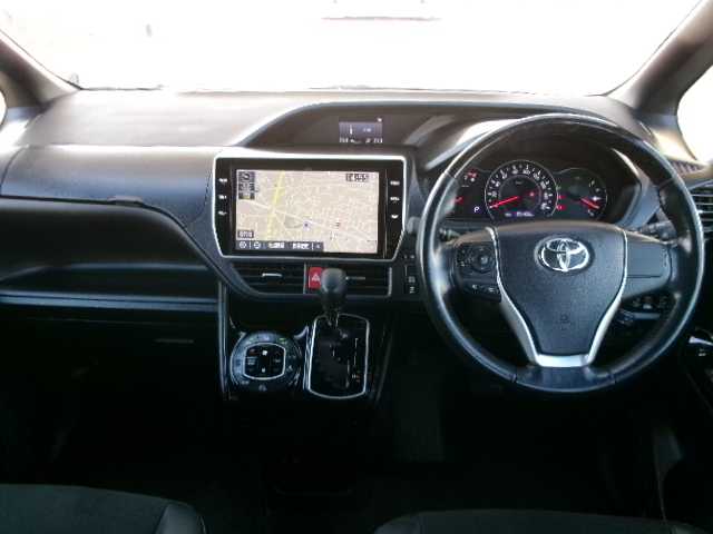 トヨタ ノア Si ダブルバイビーⅡ 長崎県 2019(令1)年 8.6万km ブラック 【 Toyota Safety Sense 】/・プリクラッシュセーフティ/・レーンディパーチャーアラート/・オートマチックハービーム/・先行車発進告知機能/ワンオーナー/純正10インチSDナビ/・フルセグテレビ/・バックカメラ/・Bluetooth/・USB/・DVD再生可能/純正12.1インチフリップダウン/ハーフレザーシート/両側パワースライドドア/クルーズコントロール/クリアランスソナー/オートライト/LEDヘッドライト/オートリトラミラー/シートバックテーブル/リアサンシェード/ビルトインETC/スマートキー2個/純正フロアマット/純正16AW/純正フロアマット