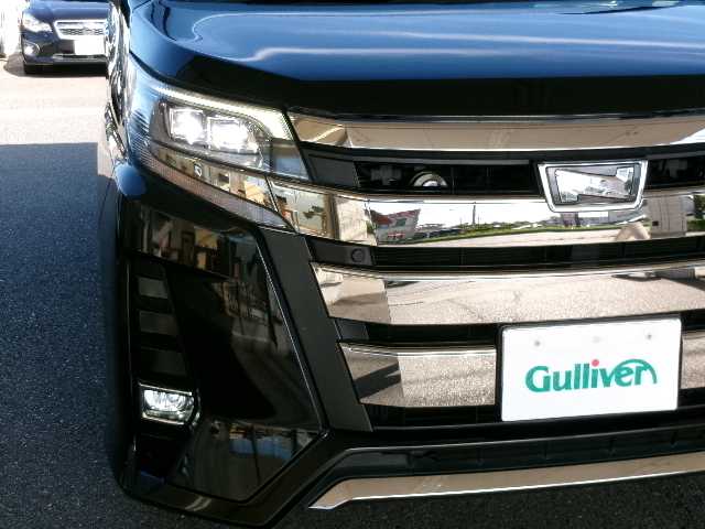 トヨタ ノア Si ダブルバイビーⅡ 長崎県 2019(令1)年 8.6万km ブラック 【 Toyota Safety Sense 】/・プリクラッシュセーフティ/・レーンディパーチャーアラート/・オートマチックハービーム/・先行車発進告知機能/ワンオーナー/純正10インチSDナビ/・フルセグテレビ/・バックカメラ/・Bluetooth/・USB/・DVD再生可能/純正12.1インチフリップダウン/ハーフレザーシート/両側パワースライドドア/クルーズコントロール/クリアランスソナー/オートライト/LEDヘッドライト/オートリトラミラー/シートバックテーブル/リアサンシェード/ビルトインETC/スマートキー2個/純正フロアマット/純正16AW/純正フロアマット
