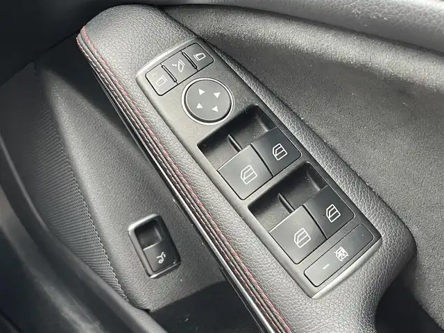 メルセデス・ベンツ ＣＬＡ１８０ Sブレイク AMG スタイル 岡山県 2017(平29)年 5万km ブラック 登録時走行距離49286km/純正HDDナビ/(FM/DISC/TV/BT)/ビルトインETC/バックカメラ/電動リアゲート/パワーシート/シートメモリ/ドライブレコーダー/パドルシフト/Sエアロ/プッシュスタート/スマートキー/スペアキー/純正１８インチアルミホイール