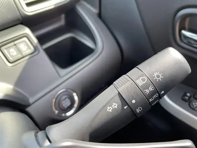 スズキ ソリオ バンディット HV MV 東京都 2020(令2)年 4.7万km ピュアホワイトP スズキセーフティサポート/・デュアルカメラブレーキサポート/・車線逸脱警報機能/・先行車発進お知らせ機能/・標識認知機能/・誤発進抑制機能/・アダプティブクルーズコントロール/・コーナーセンサー/プッシュスタート/アイドリングストップ/パドルシフト/社外ナビ/フルセグTV/ETC/ドライブレコーダー/両側パワースライドドア/運転席シートヒーター/パーソナルテーブル/後席ロールサンシェード/LEDヘッドライト/オートライト/15インチ純正アルミホイール/スマートキー