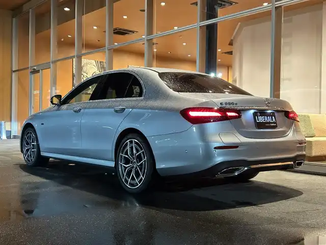 メルセデス・ベンツ Ｍ・ベンツ Ｅ３５０e スポーツ 岐阜県 2022(令4)年 1.8万km ハイテックシルバー ワンオーナー/純正HDDナビゲーション/　フルセグTV/　Bluetooth/　FM/　AM/エクスクルーシブパッケージ　/　Burmesterサウンドサウンドシステム/　ヘッドアップディスプレイ/　シートヒーター全席　　/レーダーセーフティパッケージ/　アクティブステアリングアシスト/　アクティブブラインドスポットアシスト/　アクティブレーンキーピングアシスト/　PRE-SAFE/　　アクティブブレーキアシスト/　　インパルスサイド/　　サウンド/アダプティブハイビームアシスト/360°カメラシステム/メモリー機能付きパワーシート