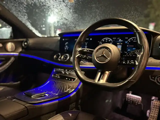 メルセデス・ベンツ Ｍ・ベンツ Ｅ３５０e スポーツ 岐阜県 2022(令4)年 1.8万km ハイテックシルバー ワンオーナー/純正HDDナビゲーション/　フルセグTV/　Bluetooth/　FM/　AM/エクスクルーシブパッケージ　/　Burmesterサウンドサウンドシステム/　ヘッドアップディスプレイ/　シートヒーター全席　　/レーダーセーフティパッケージ/　アクティブステアリングアシスト/　アクティブブラインドスポットアシスト/　アクティブレーンキーピングアシスト/　PRE-SAFE/　　アクティブブレーキアシスト/　　インパルスサイド/　　サウンド/アダプティブハイビームアシスト/360°カメラシステム/メモリー機能付きパワーシート