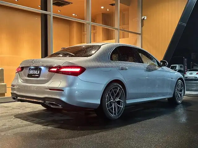 メルセデス・ベンツ Ｍ・ベンツ Ｅ３５０e スポーツ 岐阜県 2022(令4)年 1.8万km ハイテックシルバー ワンオーナー/純正HDDナビゲーション/　フルセグTV/　Bluetooth/　FM/　AM/エクスクルーシブパッケージ　/　Burmesterサウンドサウンドシステム/　ヘッドアップディスプレイ/　シートヒーター全席　　/レーダーセーフティパッケージ/　アクティブステアリングアシスト/　アクティブブラインドスポットアシスト/　アクティブレーンキーピングアシスト/　PRE-SAFE/　　アクティブブレーキアシスト/　　インパルスサイド/　　サウンド/アダプティブハイビームアシスト/360°カメラシステム/メモリー機能付きパワーシート