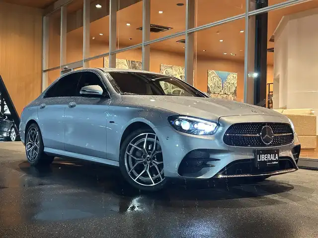 メルセデス・ベンツ Ｍ・ベンツ Ｅ３５０e スポーツ 岐阜県 2022(令4)年 1.8万km ハイテックシルバー ワンオーナー/純正HDDナビゲーション/　フルセグTV/　Bluetooth/　FM/　AM/エクスクルーシブパッケージ　/　Burmesterサウンドサウンドシステム/　ヘッドアップディスプレイ/　シートヒーター全席　　/レーダーセーフティパッケージ/　アクティブステアリングアシスト/　アクティブブラインドスポットアシスト/　アクティブレーンキーピングアシスト/　PRE-SAFE/　　アクティブブレーキアシスト/　　インパルスサイド/　　サウンド/アダプティブハイビームアシスト/360°カメラシステム/メモリー機能付きパワーシート