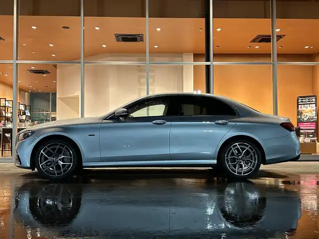 メルセデス・ベンツ Ｍ・ベンツ Ｅ３５０e スポーツ 岐阜県 2022(令4)年 1.8万km ハイテックシルバー ワンオーナー/純正HDDナビゲーション/　フルセグTV/　Bluetooth/　FM/　AM/エクスクルーシブパッケージ　/　Burmesterサウンドサウンドシステム/　ヘッドアップディスプレイ/　シートヒーター全席　　/レーダーセーフティパッケージ/　アクティブステアリングアシスト/　アクティブブラインドスポットアシスト/　アクティブレーンキーピングアシスト/　PRE-SAFE/　　アクティブブレーキアシスト/　　インパルスサイド/　　サウンド/アダプティブハイビームアシスト/360°カメラシステム/メモリー機能付きパワーシート