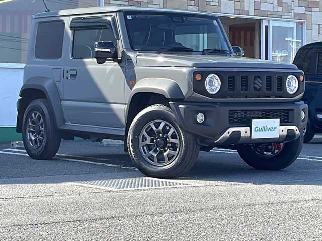 スズキ ジムニー シエラ JC 徳島県 2025(令7)年 0.2万km ミディアムグレー カスタムフィットスピーカースピーカー【KFC-RS165】/ロッソモデロマフラー（純正品あり）/ショックアブソーバー（純正品あり）/ドアプロテクター/7インチナビ【KXM-E503W】/（Bluetooth/フルセグ/CD/DVD/USB/ipod）/黒革シートカバー/シートヒーター（D+N席）/ステアリングヒーター/クルーズコントロール/レーンキープアシスト/ダウンヒルアシストコントロール/デジタルインナーミラー/背面タイヤ（カバー付き）/LEDヘッドライト/LEDフォグランプ/ヘッドライトウォッシャー/オートマチックハイビーム/サイドミラーヒーター/ETC/前後ドライブレコーダー/純正AW/社外フロアマット/ドアバイザー/ドリンクホルダー（D+N席）/スマホスタンド/プッシュスタート/スマートキー/スペアキー/取扱説明書/保証書/記録簿