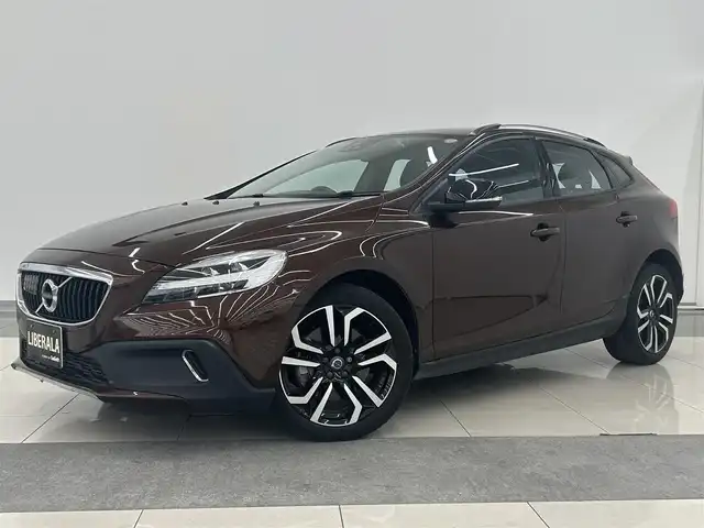 ボルボ Ｖ４０ クロスカントリー T5 AWD モメンタム 岡山県 2019(平31)年 5.2万km リッチジャバメタリック 純正ナビ（フルセグTV.BT.AM.FM.CD.DVD）/リアカメラ/純正アルミホイール18インチ/純正LEDヘッドライト/純正オーディオ/アクティブクルーズコントロール/MTモード付AT/パドルシフト/D席パワーシート/オートライト/オートベンディングライト/ETC/ドラレコ/アンビエントライト/フォグライト
