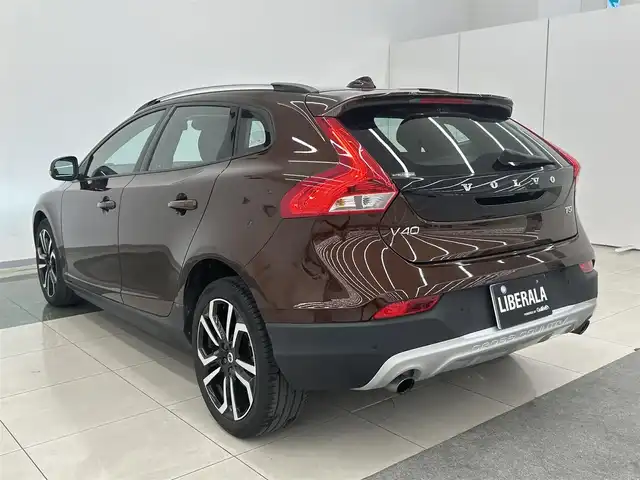 ボルボ Ｖ４０ クロスカントリー T5 AWD モメンタム 岡山県 2019(平31)年 5.2万km リッチジャバメタリック 純正ナビ（フルセグTV.BT.AM.FM.CD.DVD）/リアカメラ/純正アルミホイール18インチ/純正LEDヘッドライト/純正オーディオ/アクティブクルーズコントロール/MTモード付AT/パドルシフト/D席パワーシート/オートライト/オートベンディングライト/ETC/ドラレコ/アンビエントライト/フォグライト
