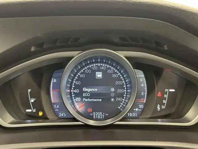 ボルボ Ｖ４０ クロスカントリー T5 AWD モメンタム 岡山県 2019(平31)年 5.2万km リッチジャバメタリック 純正ナビ（フルセグTV.BT.AM.FM.CD.DVD）/リアカメラ/純正アルミホイール18インチ/純正LEDヘッドライト/純正オーディオ/アクティブクルーズコントロール/MTモード付AT/パドルシフト/D席パワーシート/オートライト/オートベンディングライト/ETC/ドラレコ/アンビエントライト/フォグライト