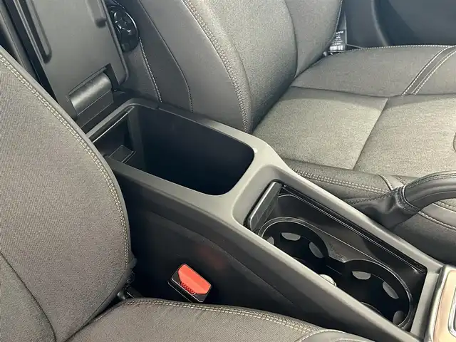 ボルボ Ｖ４０ クロスカントリー T5 AWD モメンタム 岡山県 2019(平31)年 5.2万km リッチジャバメタリック 純正ナビ（フルセグTV.BT.AM.FM.CD.DVD）/リアカメラ/純正アルミホイール18インチ/純正LEDヘッドライト/純正オーディオ/アクティブクルーズコントロール/MTモード付AT/パドルシフト/D席パワーシート/オートライト/オートベンディングライト/ETC/ドラレコ/アンビエントライト/フォグライト