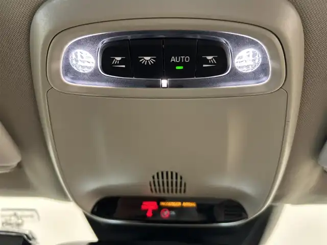 ボルボ Ｖ４０ クロスカントリー T5 AWD モメンタム 岡山県 2019(平31)年 5.2万km リッチジャバメタリック 純正ナビ（フルセグTV.BT.AM.FM.CD.DVD）/リアカメラ/純正アルミホイール18インチ/純正LEDヘッドライト/純正オーディオ/アクティブクルーズコントロール/MTモード付AT/パドルシフト/D席パワーシート/オートライト/オートベンディングライト/ETC/ドラレコ/アンビエントライト/フォグライト