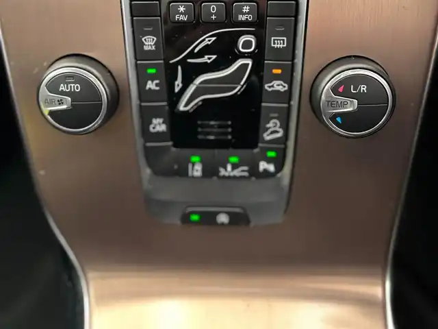 ボルボ Ｖ４０ クロスカントリー T5 AWD モメンタム 岡山県 2019(平31)年 5.2万km リッチジャバメタリック 純正ナビ（フルセグTV.BT.AM.FM.CD.DVD）/リアカメラ/純正アルミホイール18インチ/純正LEDヘッドライト/純正オーディオ/アクティブクルーズコントロール/MTモード付AT/パドルシフト/D席パワーシート/オートライト/オートベンディングライト/ETC/ドラレコ/アンビエントライト/フォグライト