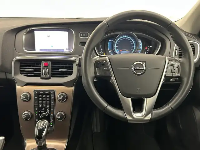 ボルボ Ｖ４０ クロスカントリー T5 AWD モメンタム 岡山県 2019(平31)年 5.2万km リッチジャバメタリック 純正ナビ（フルセグTV.BT.AM.FM.CD.DVD）/リアカメラ/純正アルミホイール18インチ/純正LEDヘッドライト/純正オーディオ/アクティブクルーズコントロール/MTモード付AT/パドルシフト/D席パワーシート/オートライト/オートベンディングライト/ETC/ドラレコ/アンビエントライト/フォグライト