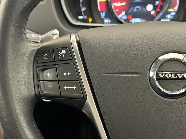 ボルボ Ｖ４０ クロスカントリー T5 AWD モメンタム 岡山県 2019(平31)年 5.2万km リッチジャバメタリック 純正ナビ（フルセグTV.BT.AM.FM.CD.DVD）/リアカメラ/純正アルミホイール18インチ/純正LEDヘッドライト/純正オーディオ/アクティブクルーズコントロール/MTモード付AT/パドルシフト/D席パワーシート/オートライト/オートベンディングライト/ETC/ドラレコ/アンビエントライト/フォグライト