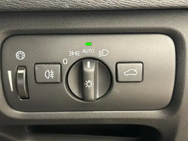 ボルボ Ｖ４０ クロスカントリー T5 AWD モメンタム 岡山県 2019(平31)年 5.2万km リッチジャバメタリック 純正ナビ（フルセグTV.BT.AM.FM.CD.DVD）/リアカメラ/純正アルミホイール18インチ/純正LEDヘッドライト/純正オーディオ/アクティブクルーズコントロール/MTモード付AT/パドルシフト/D席パワーシート/オートライト/オートベンディングライト/ETC/ドラレコ/アンビエントライト/フォグライト