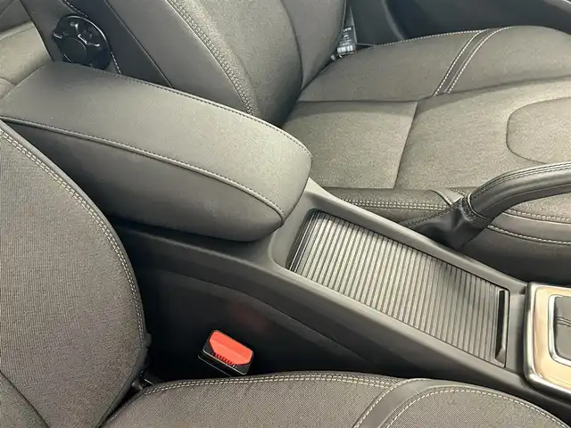 ボルボ Ｖ４０ クロスカントリー T5 AWD モメンタム 岡山県 2019(平31)年 5.2万km リッチジャバメタリック 純正ナビ（フルセグTV.BT.AM.FM.CD.DVD）/リアカメラ/純正アルミホイール18インチ/純正LEDヘッドライト/純正オーディオ/アクティブクルーズコントロール/MTモード付AT/パドルシフト/D席パワーシート/オートライト/オートベンディングライト/ETC/ドラレコ/アンビエントライト/フォグライト