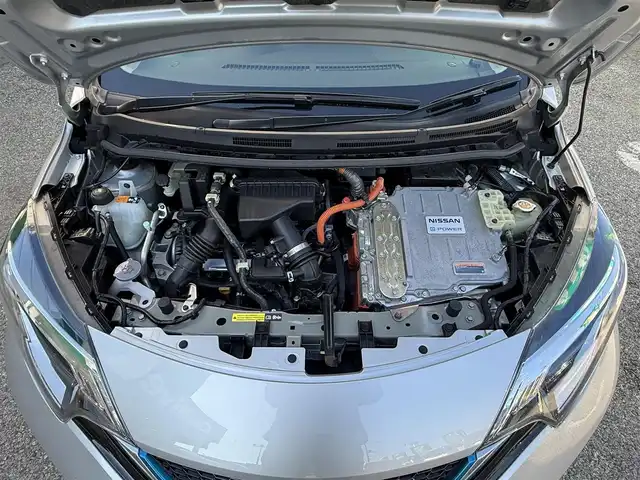 日産 ノート e－パワー B 千葉県 2020(令2)年 4万km ブリリアントシルバー 純正ＳＤナビAVIC-RZ103/デジタルインナーミラー/全方位カメラ/エマージェンシーブレーキ/レーンアシスト/横揺れ防止システム/コーナーセンサー/スペアキー1本/オートライト/ドアバイザー/フロアマット/取説・保証書あり/ETC