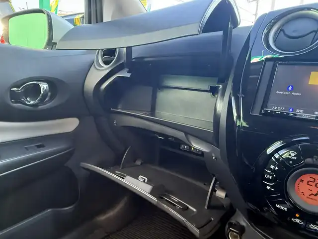 日産 ノート e－パワー B 千葉県 2020(令2)年 4万km ブリリアントシルバー 純正ＳＤナビAVIC-RZ103/デジタルインナーミラー/全方位カメラ/エマージェンシーブレーキ/レーンアシスト/横揺れ防止システム/コーナーセンサー/スペアキー1本/オートライト/ドアバイザー/フロアマット/取説・保証書あり/ETC