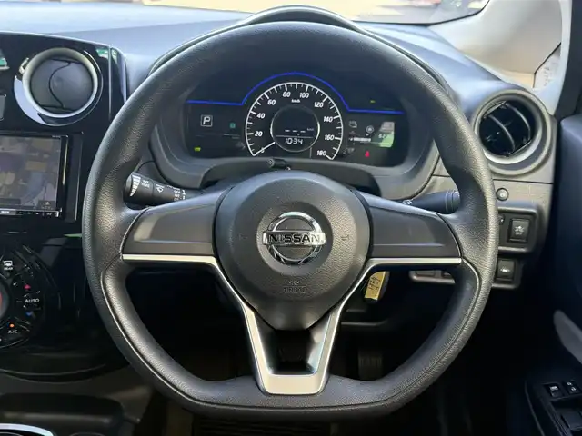 日産 ノート e－パワー B 千葉県 2020(令2)年 4万km ブリリアントシルバー 純正ＳＤナビAVIC-RZ103/デジタルインナーミラー/全方位カメラ/エマージェンシーブレーキ/レーンアシスト/横揺れ防止システム/コーナーセンサー/スペアキー1本/オートライト/ドアバイザー/フロアマット/取説・保証書あり/ETC