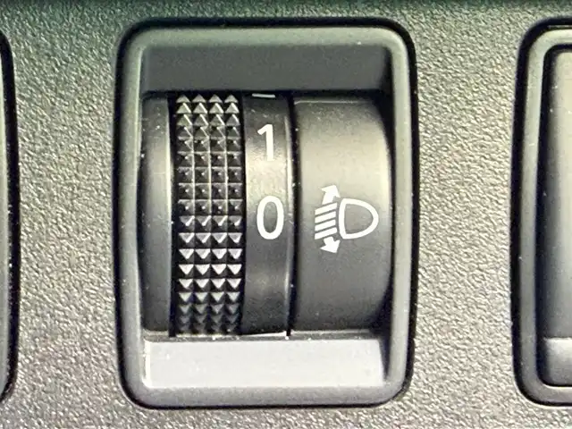 日産 ノート e－パワー B 千葉県 2020(令2)年 4万km ブリリアントシルバー 純正ＳＤナビAVIC-RZ103/デジタルインナーミラー/全方位カメラ/エマージェンシーブレーキ/レーンアシスト/横揺れ防止システム/コーナーセンサー/スペアキー1本/オートライト/ドアバイザー/フロアマット/取説・保証書あり/ETC