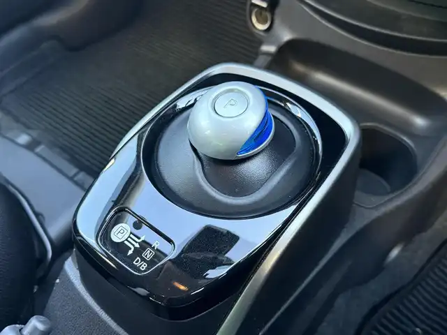 日産 ノート e－パワー B 千葉県 2020(令2)年 4万km ブリリアントシルバー 純正ＳＤナビAVIC-RZ103/デジタルインナーミラー/全方位カメラ/エマージェンシーブレーキ/レーンアシスト/横揺れ防止システム/コーナーセンサー/スペアキー1本/オートライト/ドアバイザー/フロアマット/取説・保証書あり/ETC