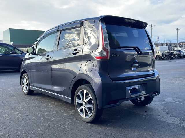 日産 デイズ ハイウェイスターX 新潟県 2017(平29)年 5.2万km プレミアムパープルP 〇　ナビ/〇　ETC/〇　アラウンドビューモニター/〇　フルセグテレビ/〇　Bluetooth/〇　バックカメラ/〇　ドライブレコーダー/〇　アイドリングストップ/〇　ドアバイザー/〇　アルミホイール/〇　スマートキー/〇　電動格納ミラー/〇　シートヒーター/〇　オートマチックハイビーム