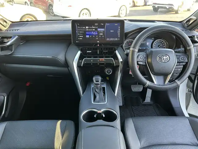 トヨタ ハリアー Z レザーパッケージ 愛知県 2021(令3)年 1.2万km ホワイトパールクリスタルシャイン パノラマルーフ/モデリスタエアロ（F・S・R）/デジタルインナーミラー/純正ディスプレイオーディオナビ/フルセグTV/BT/JBLプレミアムサウンド/バックカメラ/ビルトイン2.0ETC/純正19インチAW/トヨタセーフティセンス/レーダークルーズコントロール/クリアランスソナー/ブラインドスポットモニター/ヘッドアップディスプレイ/置くだけ充電/パワーバックドア/レザーシート/前席パワーシート（D席メモリー付き）/前席シートヒーター/エアシート/ハンドルヒーター/純正フロアマット/純正ドアバイザー/取説、保証書/スペアキー