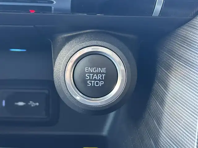 トヨタ ハリアー Z レザーパッケージ 愛知県 2021(令3)年 1.2万km ホワイトパールクリスタルシャイン パノラマルーフ/モデリスタエアロ（F・S・R）/デジタルインナーミラー/純正ディスプレイオーディオナビ/フルセグTV/BT/JBLプレミアムサウンド/バックカメラ/ビルトイン2.0ETC/純正19インチAW/トヨタセーフティセンス/レーダークルーズコントロール/クリアランスソナー/ブラインドスポットモニター/ヘッドアップディスプレイ/置くだけ充電/パワーバックドア/レザーシート/前席パワーシート（D席メモリー付き）/前席シートヒーター/エアシート/ハンドルヒーター/純正フロアマット/純正ドアバイザー/取説、保証書/スペアキー