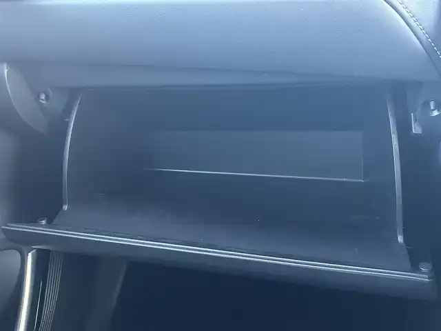 トヨタ ハリアー Z レザーパッケージ 愛知県 2021(令3)年 1.2万km ホワイトパールクリスタルシャイン パノラマルーフ/モデリスタエアロ（F・S・R）/デジタルインナーミラー/純正ディスプレイオーディオナビ/フルセグTV/BT/JBLプレミアムサウンド/バックカメラ/ビルトイン2.0ETC/純正19インチAW/トヨタセーフティセンス/レーダークルーズコントロール/クリアランスソナー/ブラインドスポットモニター/ヘッドアップディスプレイ/置くだけ充電/パワーバックドア/レザーシート/前席パワーシート（D席メモリー付き）/前席シートヒーター/エアシート/ハンドルヒーター/純正フロアマット/純正ドアバイザー/取説、保証書/スペアキー