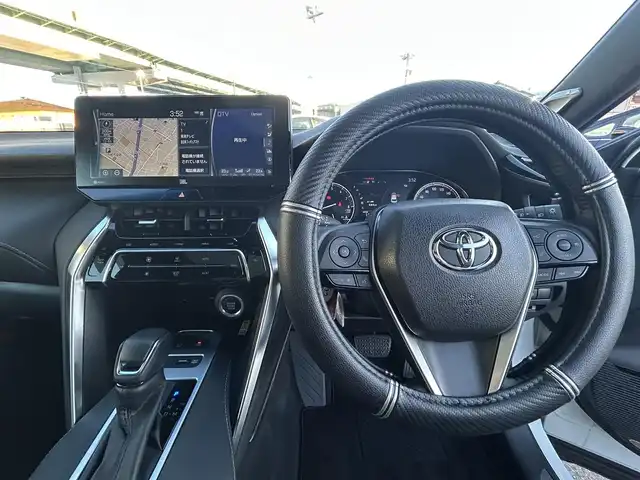 トヨタ ハリアー Z レザーパッケージ 愛知県 2021(令3)年 1.2万km ホワイトパールクリスタルシャイン パノラマルーフ/モデリスタエアロ（F・S・R）/デジタルインナーミラー/純正ディスプレイオーディオナビ/フルセグTV/BT/JBLプレミアムサウンド/バックカメラ/ビルトイン2.0ETC/純正19インチAW/トヨタセーフティセンス/レーダークルーズコントロール/クリアランスソナー/ブラインドスポットモニター/ヘッドアップディスプレイ/置くだけ充電/パワーバックドア/レザーシート/前席パワーシート（D席メモリー付き）/前席シートヒーター/エアシート/ハンドルヒーター/純正フロアマット/純正ドアバイザー/取説、保証書/スペアキー