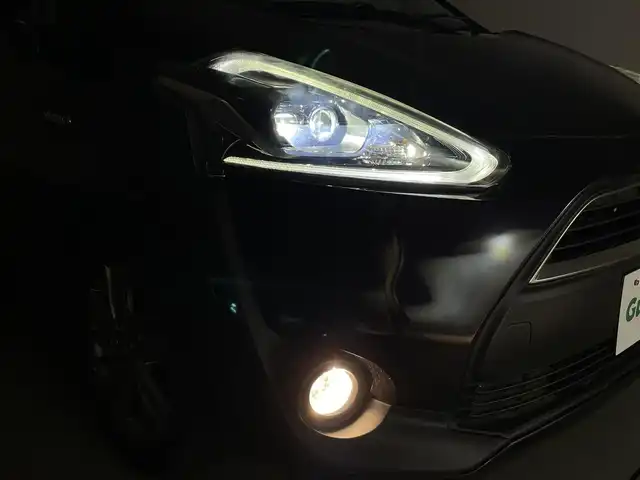 トヨタ シエンタ ハイブリッド G クエロ 群馬県 2018(平30)年 6.6万km クールボルドーガラスフレーク 純正7インチSDナビ/フルセグTV/Bluetooth/CD/DVD/AM/FM/バックカメラ/両側パワースライドドア/純正ドライブレコーダー　【DRT-H66A】/LEDヘッドライト/トヨタセーフティセンス/・プリクラッシュセーフティ/・レーンキープアシスト/・オートハイビーム/・先行車発進お知らせ/ETC/D/Nシートヒーター/ハーフレザーシート/ステアリングスイッチ/プッシュスタート/スマートキー/スタッドレスタイヤ積込/取扱説明書/保証書
