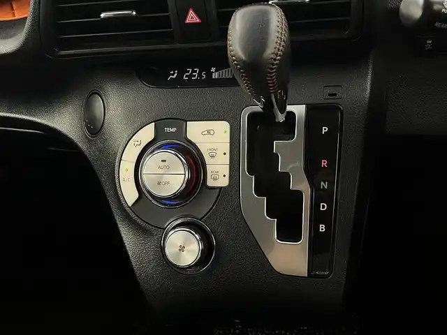 トヨタ シエンタ ハイブリッド G クエロ 大阪府 2018(平30)年 6.6万km クールボルドーガラスフレーク トヨタセーフティセンス/・プリクラッシュセーフティ/・レーンキープアシスト/・オートハイビーム/・先行車発進お知らせ/純正7インチSDナビ/フルセグTV/Bluetooth/CD/DVD/AM/FM/バックカメラ/両側パワースライドドア/LEDヘッドライト/ETC/D/Nシートヒーター/ハーフレザーシート/ステアリングスイッチ/プッシュスタート/スマートキー/スタッドレスタイヤ積込