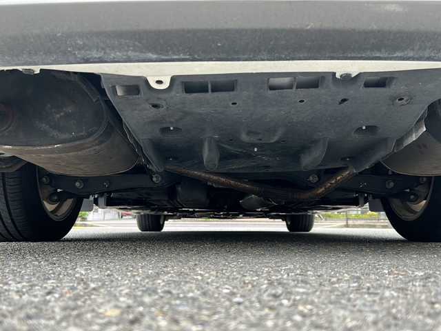 トヨタ クラウン ハイブリッド アスリートG 大阪府 2015(平27)年 5.5万km ホワイトパールクリスタルシャイン クリアランスソナー/プリクラッシュセーフティー/サンシェード/本革ステアリング/クルーズコントロール/D・N席パワーシート/シートヒーター/エアシート/ステアリングヒーター/ドライブスタートコントロール/ヒルスタートアシストコントロール/電動式リアサンシェード/ステアリングヒーター/チルト＆テレスコピックステアリング/左右独立温度コントロールフルオートエアコン/マイコンプリセットドライビングシステム/D席パワーイージーアクセスシステム/ドライブレコーダー/ETC