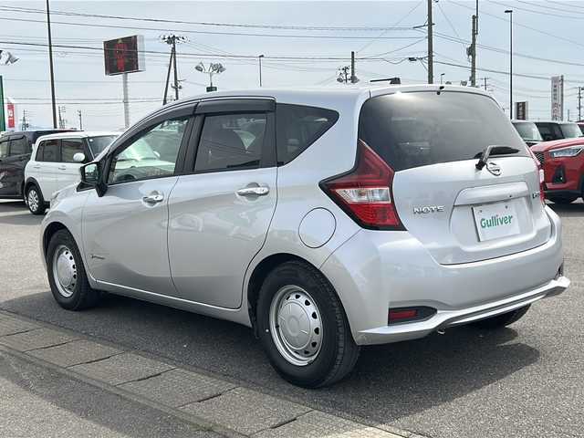 日産 ノート e－パワー X 新潟県 2018(平30)年 3.3万km ブリリアントシルバー eパワー/ドライブレコーダー/衝突軽減システム/サマータイヤ付き/Bluetooth/横滑り防止装置/レーンキープアシスト/エンジンスタートボタン/パワーウィンドウ/スペアキー