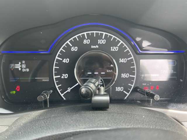 日産 ノート e－パワー X 新潟県 2018(平30)年 3.3万km ブリリアントシルバー eパワー/ドライブレコーダー/衝突軽減システム/サマータイヤ付き/Bluetooth/横滑り防止装置/レーンキープアシスト/エンジンスタートボタン/パワーウィンドウ/スペアキー