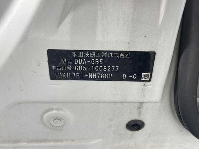 ホンダ フリード G 沖縄県 2016(平28)年 7.1万km ホワイトオーキッドパール 禁煙車　/社外ナビ/【ＣＤ／ＤＶＤ／フルセグＴＶ／ＢＴ／ＡＵＸ】　/後席モニター　/片側パワースライドドア　/ビルトインＥＴＣ　/ステアリングスイッチ　/エンジンスタートボタン　/純正フロアマット　/スマートキー