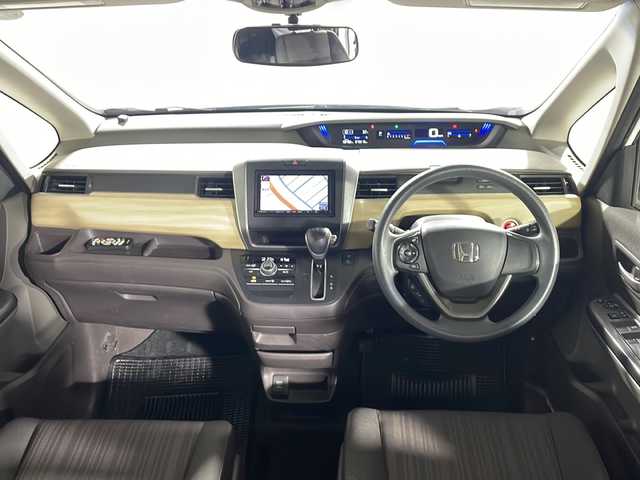 ホンダ フリード G 沖縄県 2016(平28)年 7.1万km ホワイトオーキッドパール 禁煙車　/社外ナビ/【ＣＤ／ＤＶＤ／フルセグＴＶ／ＢＴ／ＡＵＸ】　/後席モニター　/片側パワースライドドア　/ビルトインＥＴＣ　/ステアリングスイッチ　/エンジンスタートボタン　/純正フロアマット　/スマートキー