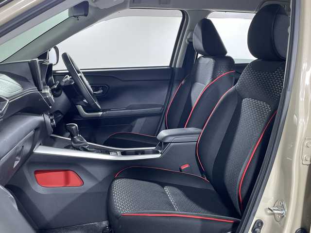 トヨタ ライズ Z 福岡県 2022(令4)年 3.1万km ナチュラルベージュマイカM 純正メモリナビ/・CD/DVD/BT/フルセグTV/・全方位モニター/スマートアシスト/シートヒーター（D/N)/コーナーセンサー/革巻きステアリング/・ステアリングリモコン/LEDヘッドライト/・オートライト/・フォグランプ/電子パーキング/・ブレーキホールド/スマートキー/・スペアキー/・プッシュスタート/ETC/ドライブレコーダー前後/純正17インチアルミホイール/純正フロアマット/純正ドアバイザー