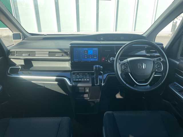 ホンダ ステップワゴン スパーダ ホンダセンシング 神奈川県 2018(平30)年 4万km プレミアムスパークルブラックパール 純正HDDナビ（AV-RQ912）/Bluetooth/フルセグ/iPod/AUX/USB/CD/DVD/両側パワースライドドア/追従式クルーズコントロール/バックカメラ/ドライブレコーダー/デジタルミラー/プッシュスタート/スマートキー/パドルシフト/LEDヘッドライト/フォグランプ/純正アルミホイール/純正フロアマット/電動格納ミラー/ドアバイザー/横滑り防止装置/レーンキープアシスト/衝突被害軽減システム