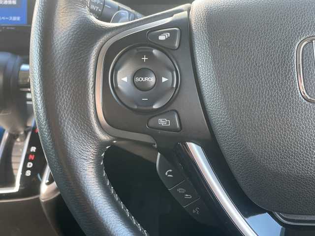 ホンダ ステップワゴン スパーダ ホンダセンシング 神奈川県 2018(平30)年 4万km プレミアムスパークルブラックパール 純正HDDナビ（AV-RQ912）/Bluetooth/フルセグ/iPod/AUX/USB/CD/DVD/両側パワースライドドア/追従式クルーズコントロール/バックカメラ/ドライブレコーダー/デジタルミラー/プッシュスタート/スマートキー/パドルシフト/LEDヘッドライト/フォグランプ/純正アルミホイール/純正フロアマット/電動格納ミラー/ドアバイザー/横滑り防止装置/レーンキープアシスト/衝突被害軽減システム