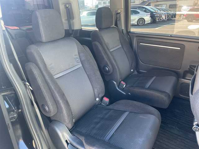 ホンダ ステップワゴン スパーダ ホンダセンシング 神奈川県 2018(平30)年 4万km プレミアムスパークルブラックパール 純正HDDナビ（AV-RQ912）/Bluetooth/フルセグ/iPod/AUX/USB/CD/DVD/両側パワースライドドア/追従式クルーズコントロール/バックカメラ/ドライブレコーダー/デジタルミラー/プッシュスタート/スマートキー/パドルシフト/LEDヘッドライト/フォグランプ/純正アルミホイール/純正フロアマット/電動格納ミラー/ドアバイザー/横滑り防止装置/レーンキープアシスト/衝突被害軽減システム