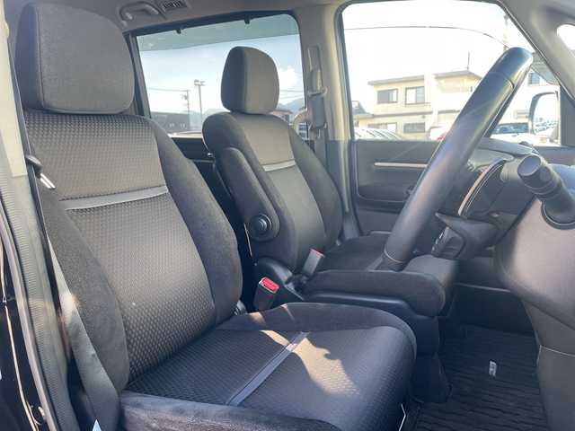 ホンダ ステップワゴン スパーダ ホンダセンシング 神奈川県 2018(平30)年 4万km プレミアムスパークルブラックパール 純正HDDナビ（AV-RQ912）/Bluetooth/フルセグ/iPod/AUX/USB/CD/DVD/両側パワースライドドア/追従式クルーズコントロール/バックカメラ/ドライブレコーダー/デジタルミラー/プッシュスタート/スマートキー/パドルシフト/LEDヘッドライト/フォグランプ/純正アルミホイール/純正フロアマット/電動格納ミラー/ドアバイザー/横滑り防止装置/レーンキープアシスト/衝突被害軽減システム