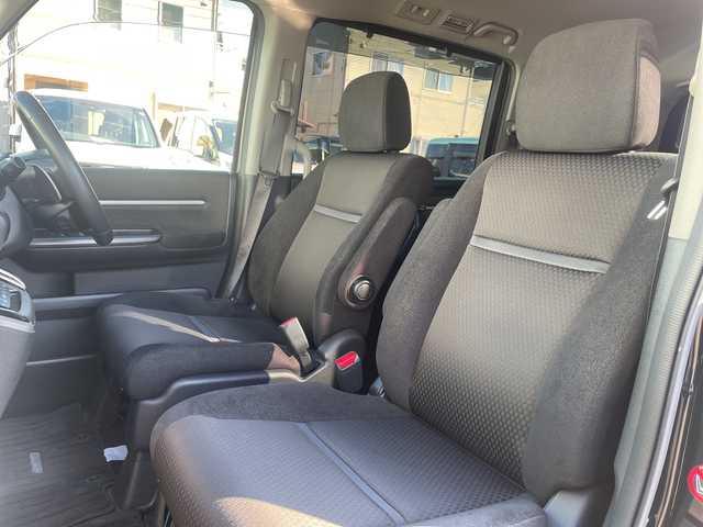 ホンダ ステップワゴン スパーダ ホンダセンシング 神奈川県 2018(平30)年 4万km プレミアムスパークルブラックパール 純正HDDナビ（AV-RQ912）/Bluetooth/フルセグ/iPod/AUX/USB/CD/DVD/両側パワースライドドア/追従式クルーズコントロール/バックカメラ/ドライブレコーダー/デジタルミラー/プッシュスタート/スマートキー/パドルシフト/LEDヘッドライト/フォグランプ/純正アルミホイール/純正フロアマット/電動格納ミラー/ドアバイザー/横滑り防止装置/レーンキープアシスト/衝突被害軽減システム