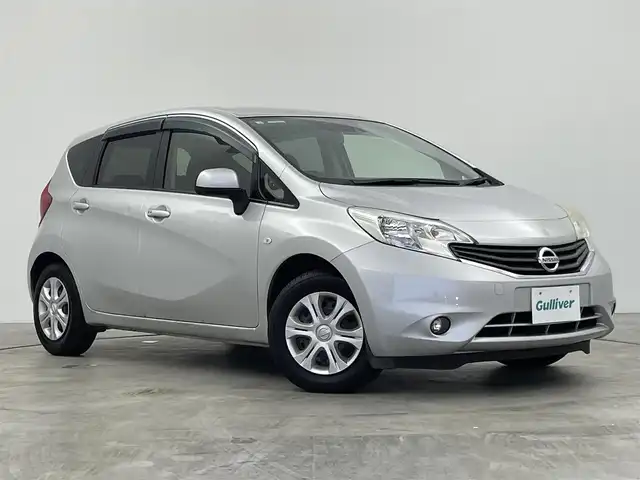 日産 ノート X エマージェンシーブレーキ 群馬県 2014(平26)年 6.1万km ブリリアントシルバー 純正７型Wナビ/バックカメラ/エマージェンシーブレーキ/アイドリングストップ/電動格納ミラー/プッシュスタート/スマートキー/スペアキー/フォグランプ/ヘッドライトレベライザー/ETC/ワンセグテレビ/ハロゲンヘッドライト