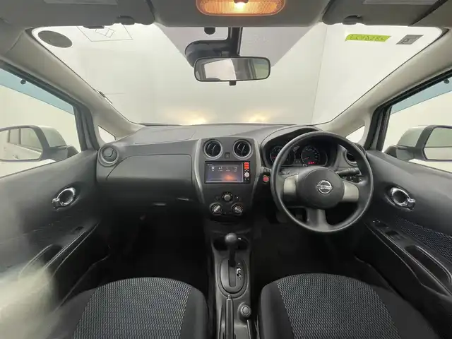 日産 ノート X エマージェンシーブレーキ 群馬県 2014(平26)年 6.1万km ブリリアントシルバー 純正７型Wナビ/バックカメラ/エマージェンシーブレーキ/アイドリングストップ/電動格納ミラー/プッシュスタート/スマートキー/スペアキー/フォグランプ/ヘッドライトレベライザー/ETC/ワンセグテレビ/ハロゲンヘッドライト
